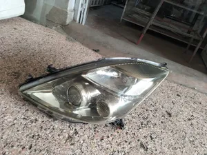 Toyota Isis 2007/2008 Xenon Headlamp, Clean Ex Japan