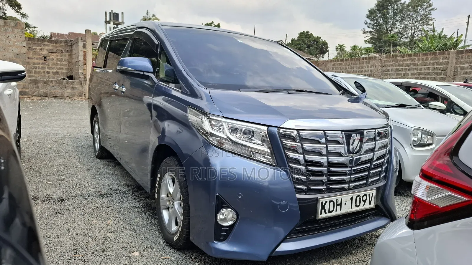 Toyota Alphard 2.5 Petrol FWD 2016 Blue