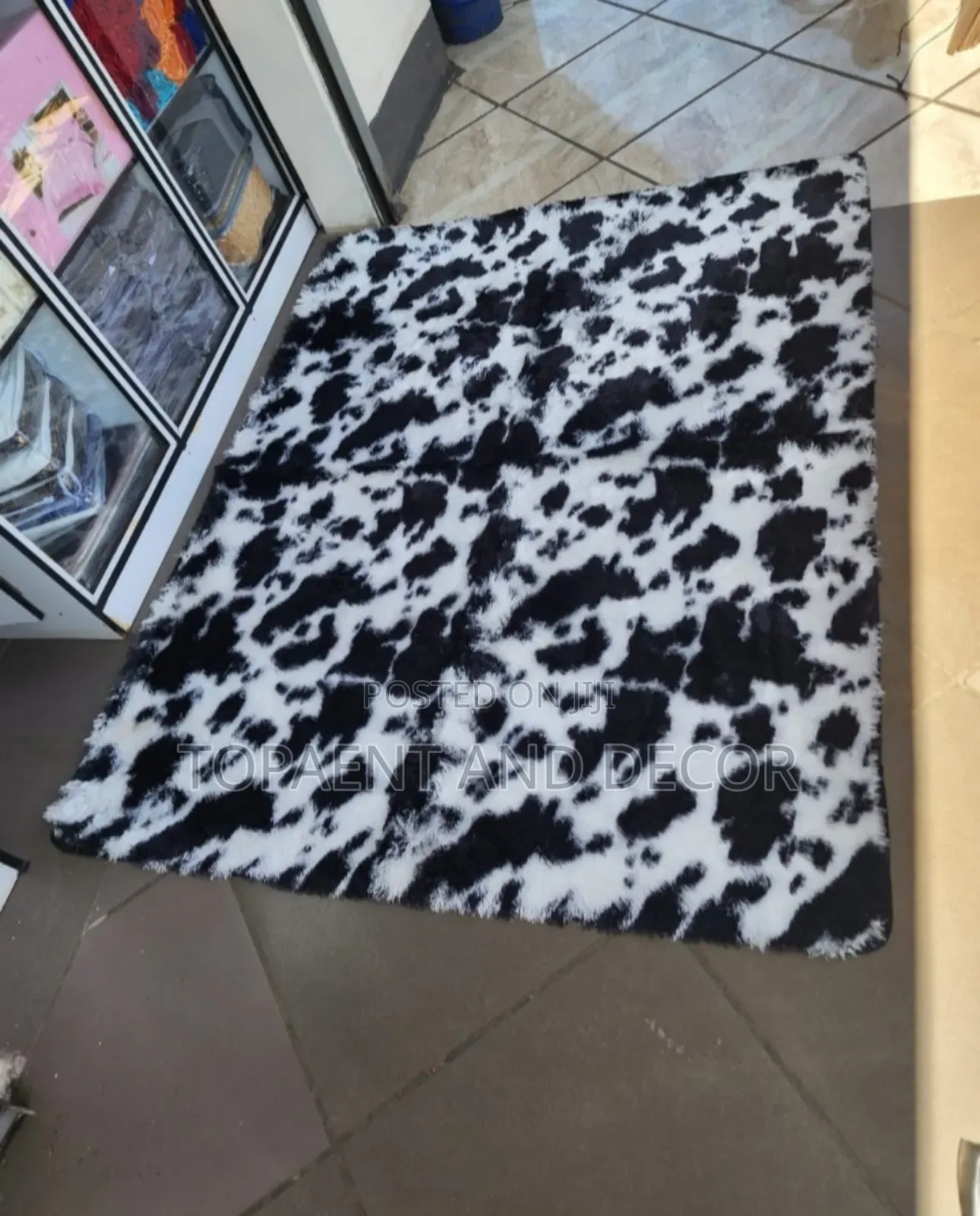 5 by 8 Black and White Fluffy Carpet
