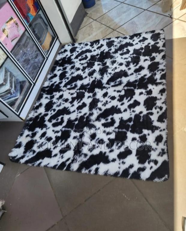 5 by 8 Black and White Fluffy Carpet