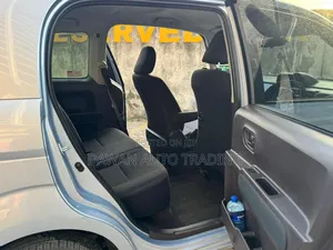 Toyota Porte 2017 Blue