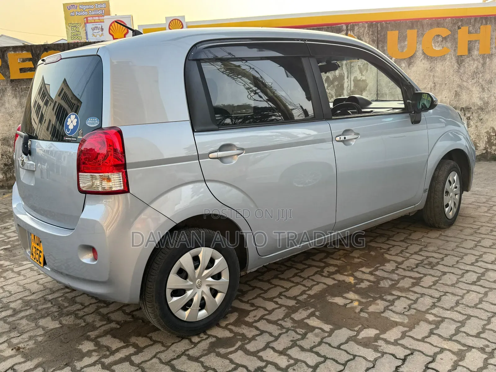 Toyota Porte 2017 Blue