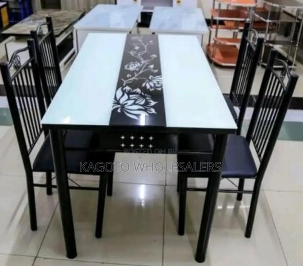 4 Sitter Dining Table / White and Black Top