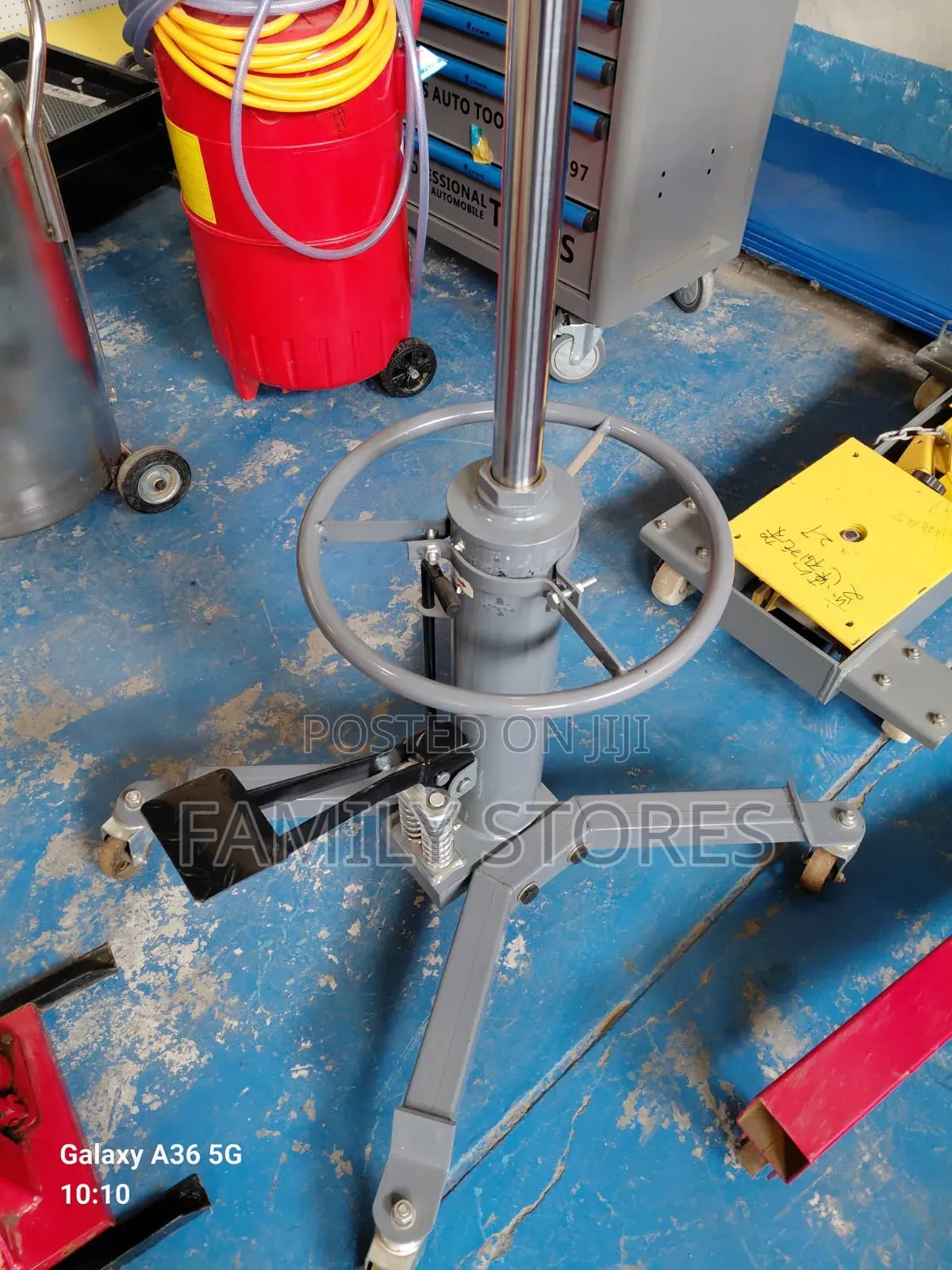 Hydraulic Transmission Jack Stand.
