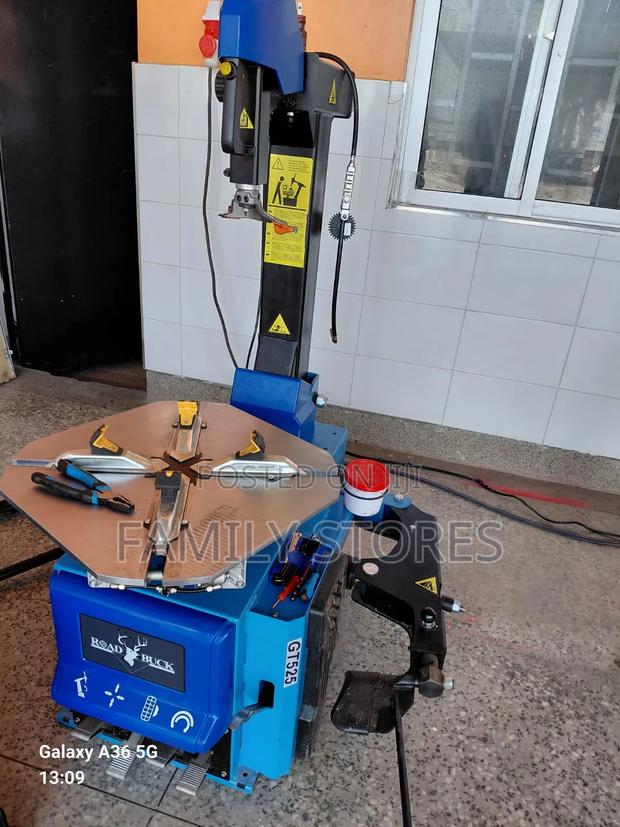 Industrial Heavy Duty Tyre Changer Machine. - thumbnail 2