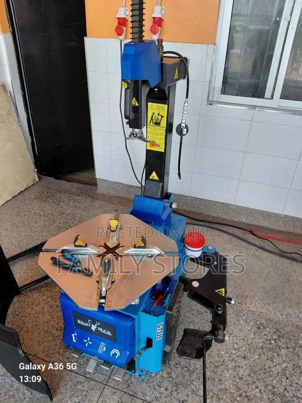 Industrial Heavy Duty Tyre Changer Machine. - thumbnail 3