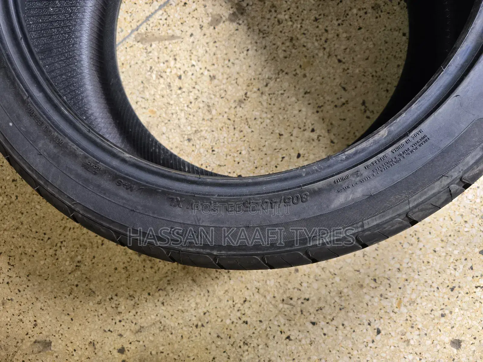 305/40r22 Centra Tyre