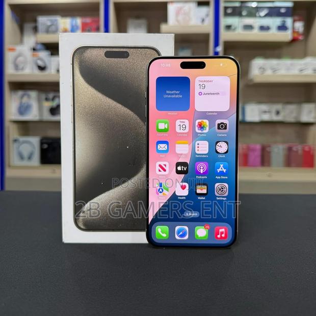 Apple iPhone 15 Pro Max 256 GB Gray - thumbnail 2