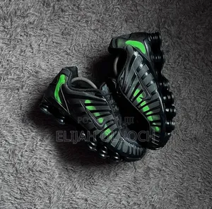 Nike Shox Thermal *Green*
Size 39________45.