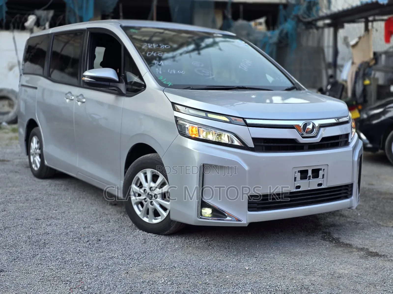 Toyota Voxy 2018 Silver