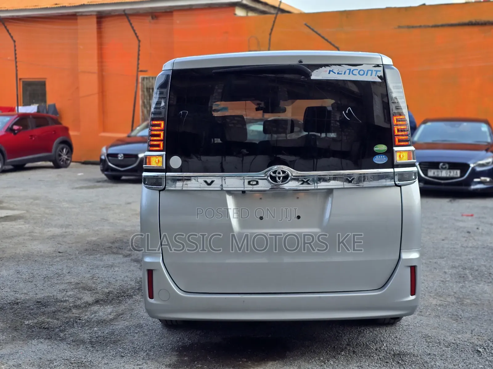 Toyota Voxy 2018 Silver