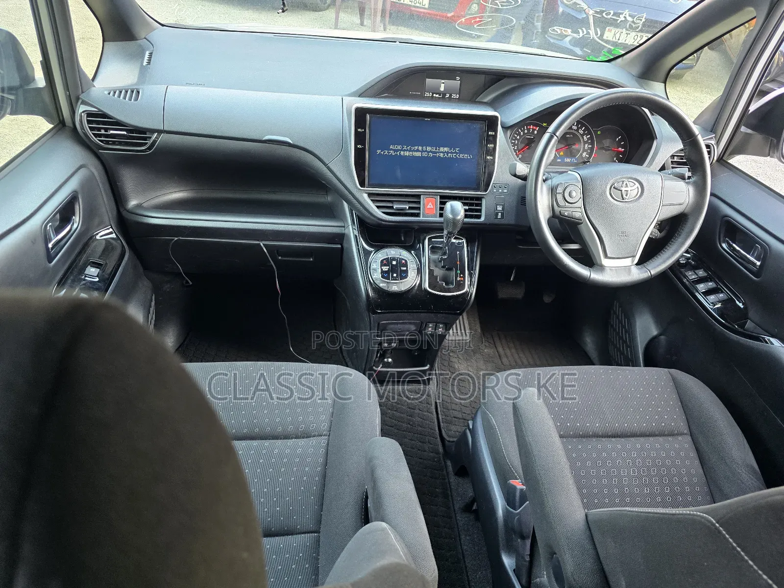 Toyota Voxy 2018 Silver