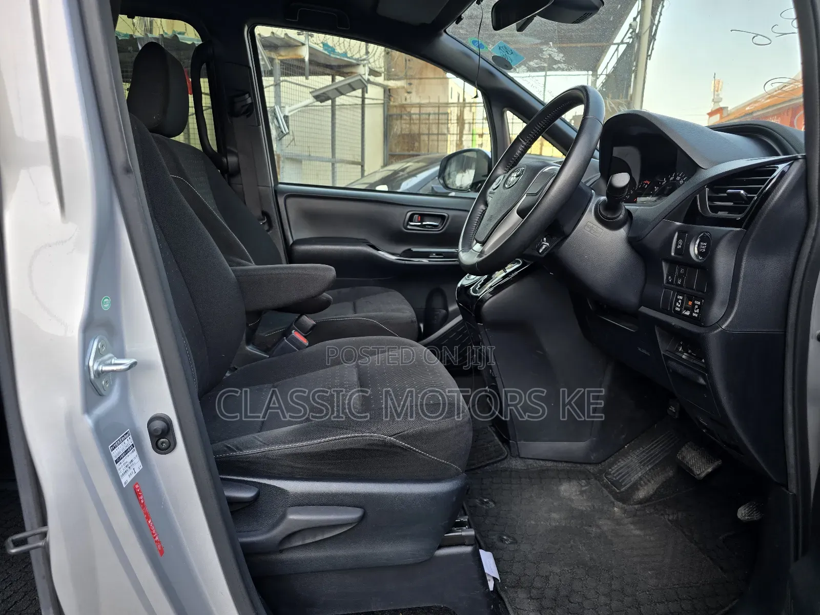 Toyota Voxy 2018 Silver