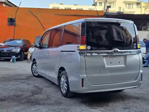 Toyota Voxy 2018 Silver
