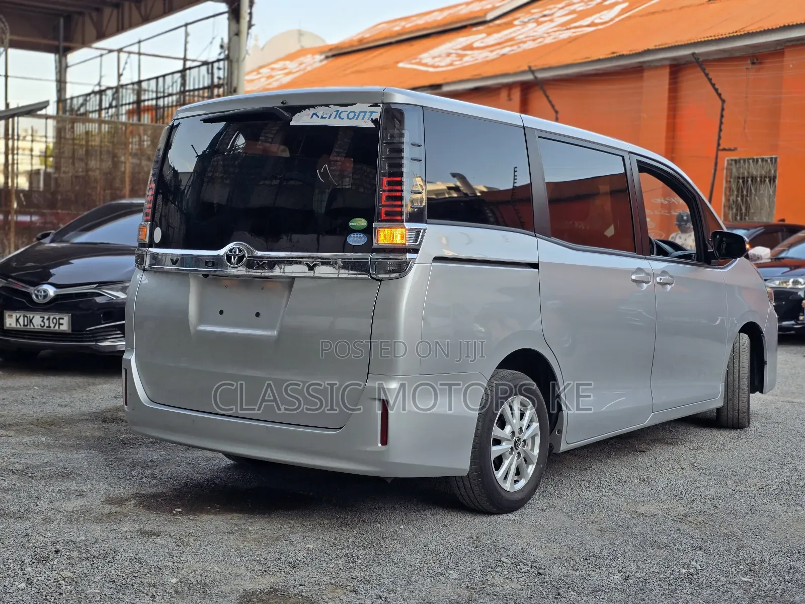 Toyota Voxy 2018 Silver