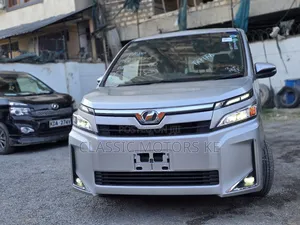 Toyota Voxy 2018 Silver