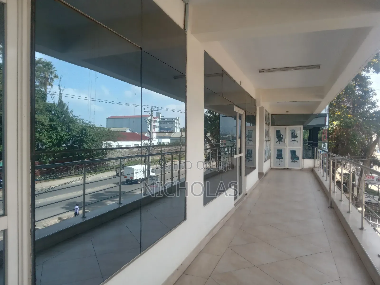 Office to Let and Warehouse