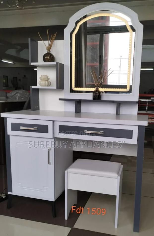 Executive Big Dressing Table With Sliding Mirror - main view