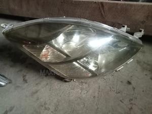 Headlight Toyota Isis 2005