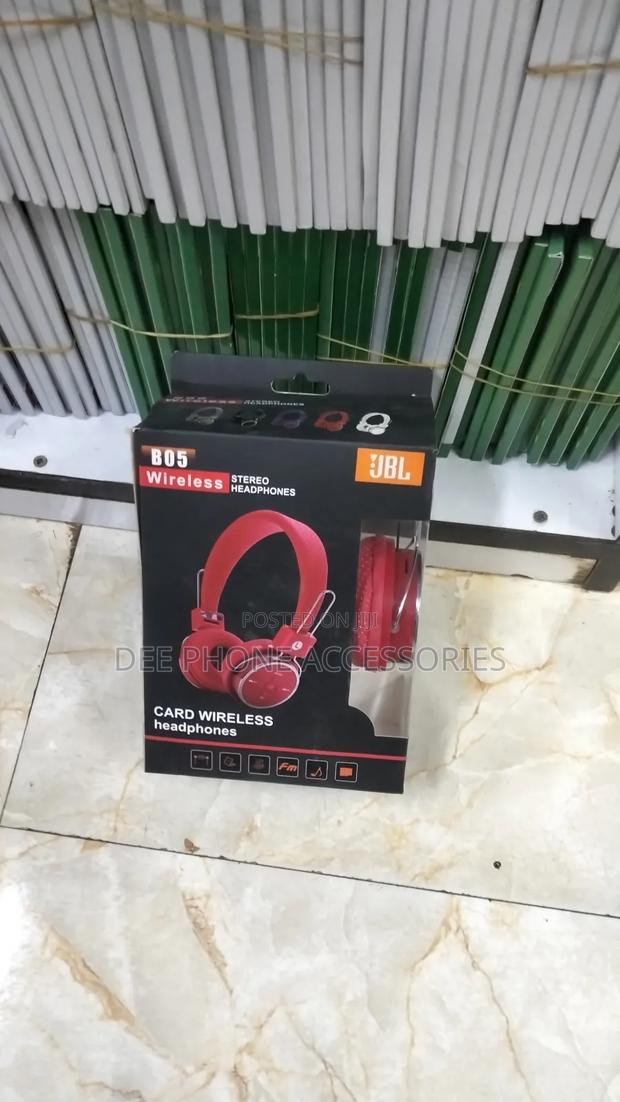JBL B05 Bluetooth Headphones - thumbnail 3