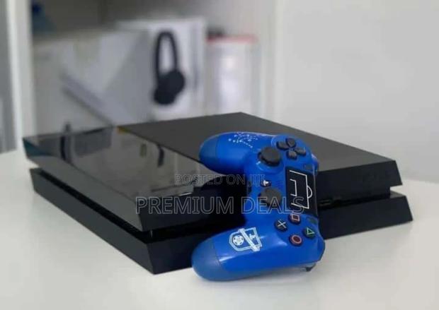 Ex Dubai Ps4 With All Accessories Plus Games. - main view