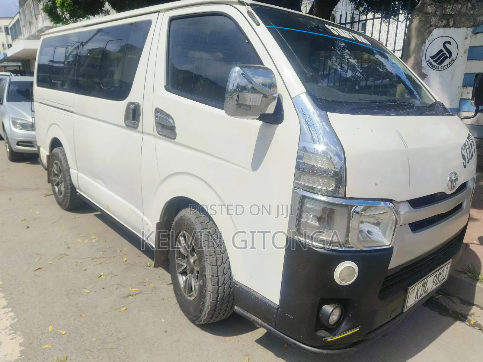Toyota HiAce 2017 White