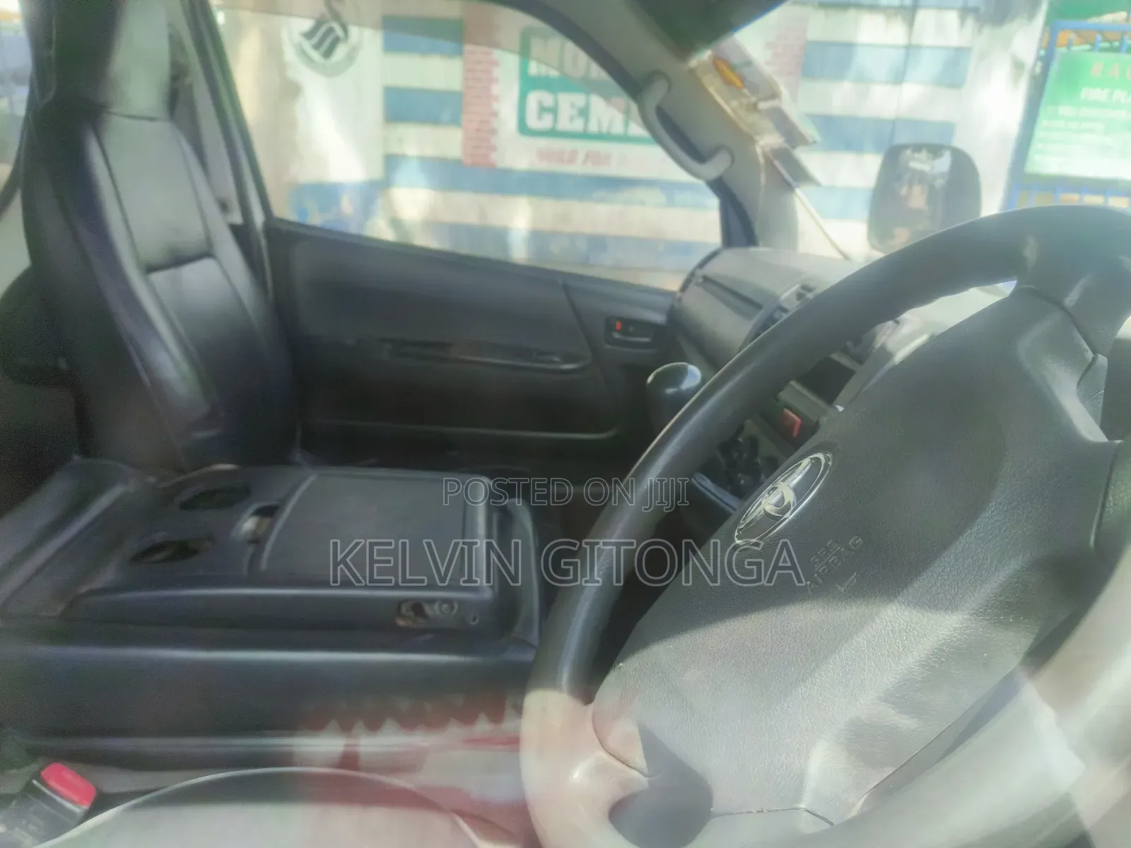 Toyota HiAce 2017 White