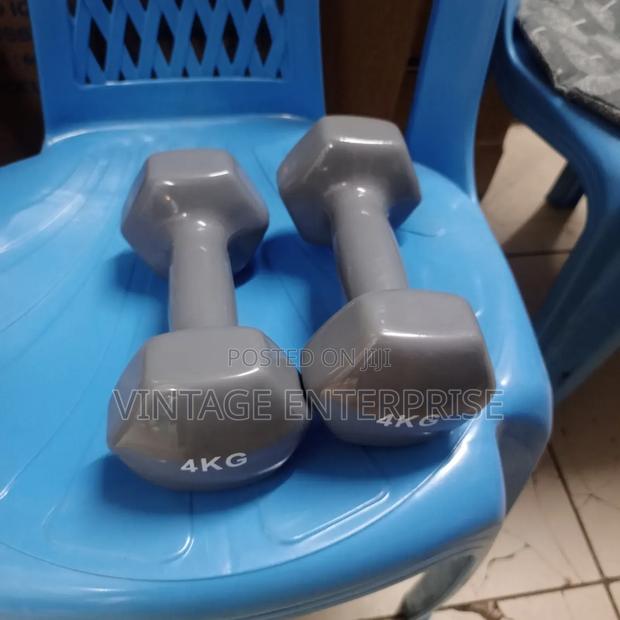 4kg Coated Dumbbell a Pair - main view