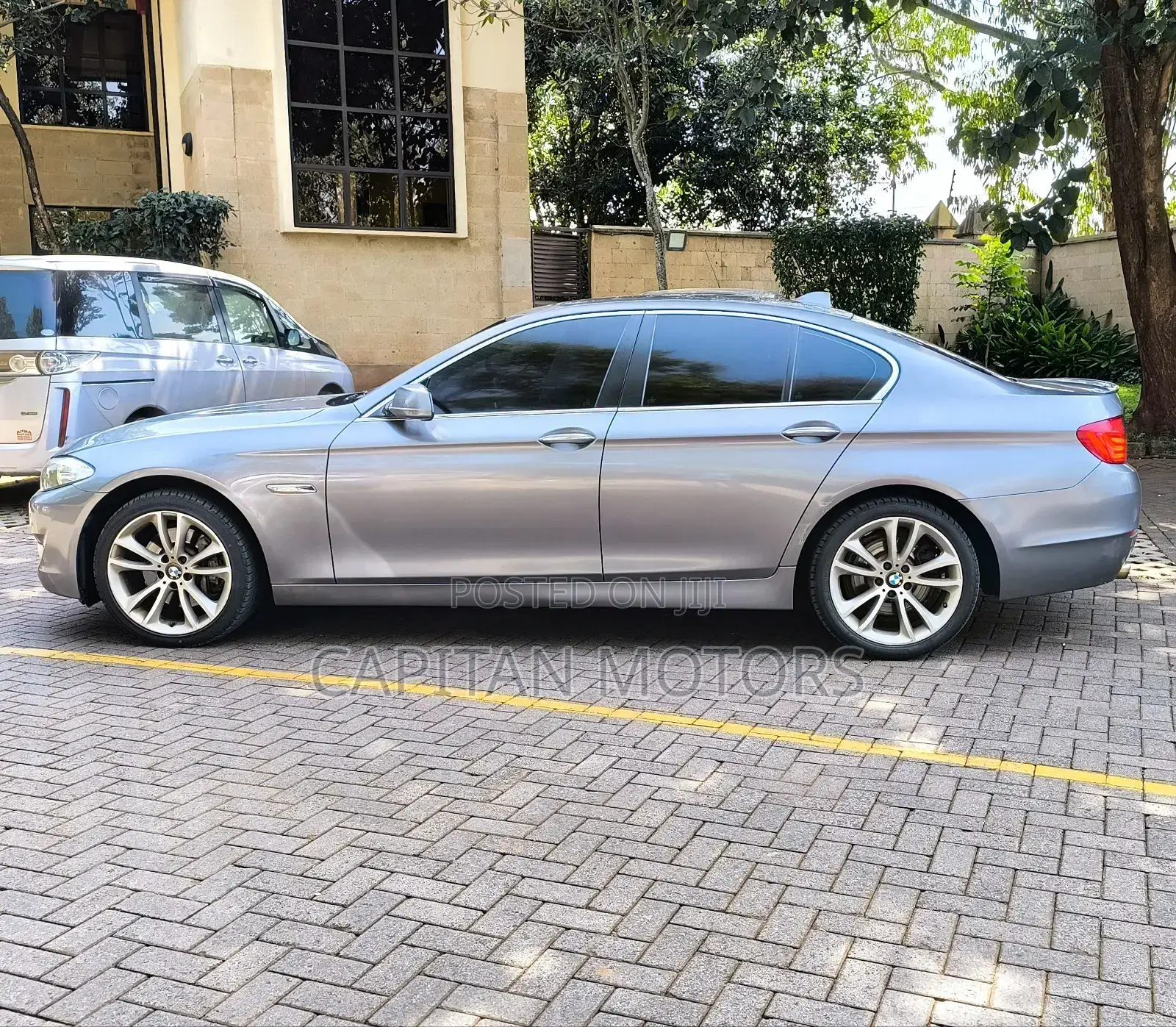 BMW 528i 2011 Gray