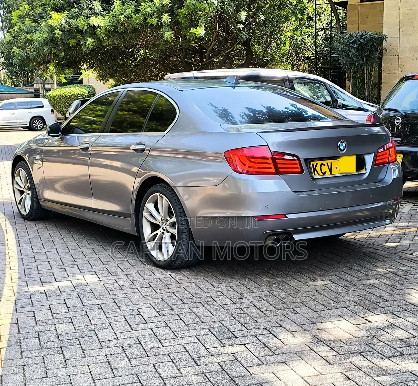BMW 528i 2011 Gray