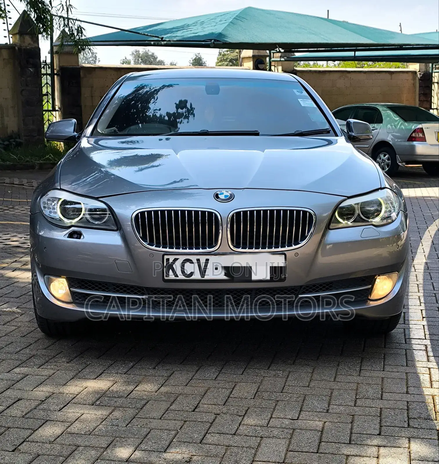 BMW 528i 2011 Gray