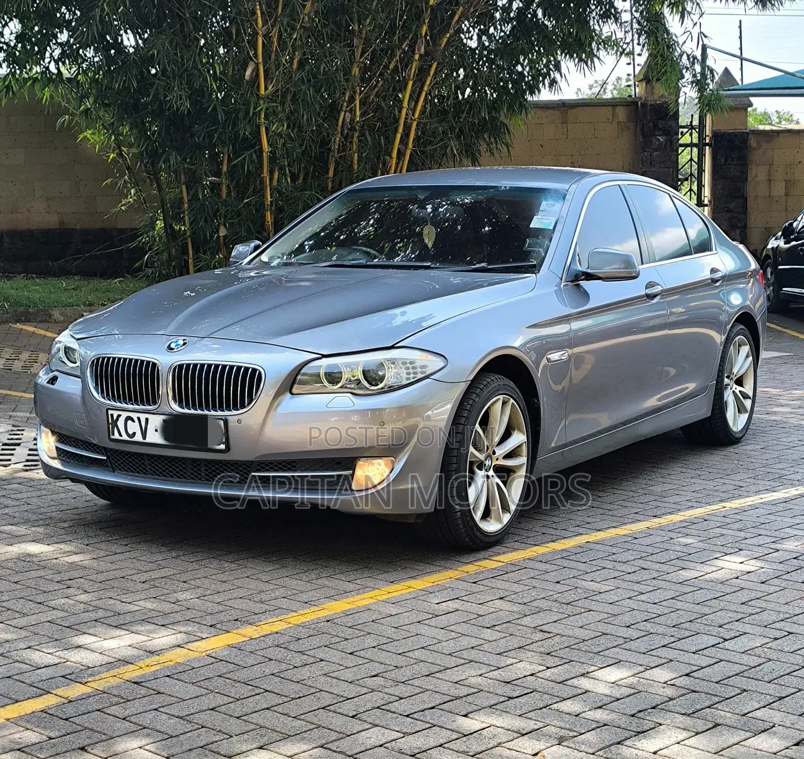 BMW 528i 2011 Gray