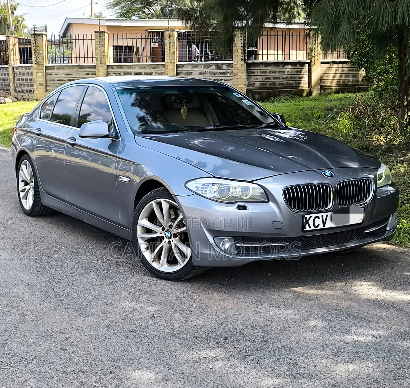 BMW 528i 2011 Gray