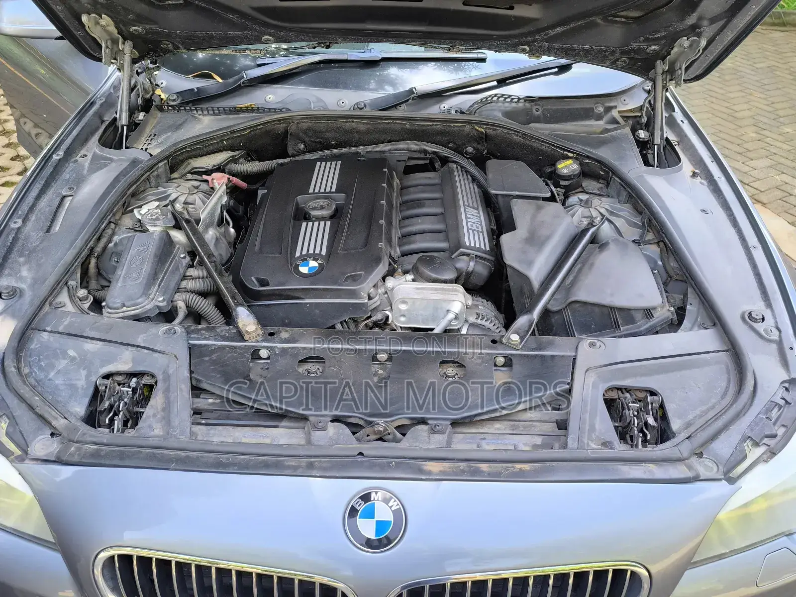 BMW 528i 2011 Gray