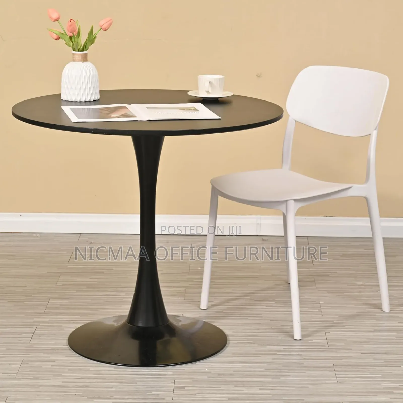 Tulipedge Mid-Century Round Black Dining Table