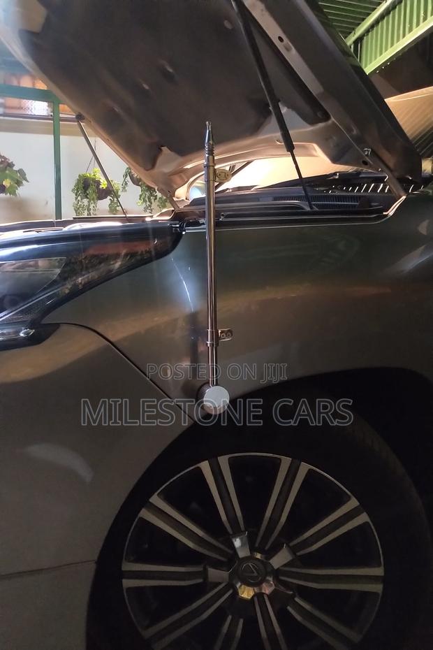 Heavy-Duty Vehicle Flag Poles - thumbnail 5