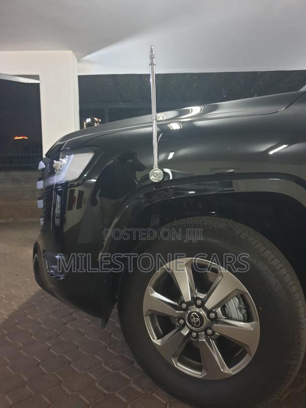 Heavy-Duty Vehicle Flag Poles - thumbnail 6