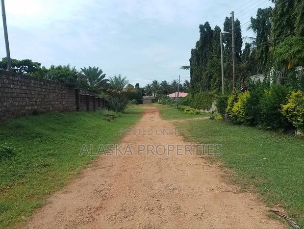 3/4 Prime Plot for Sale in Nyali Beach Road Estate - thumbnail 4