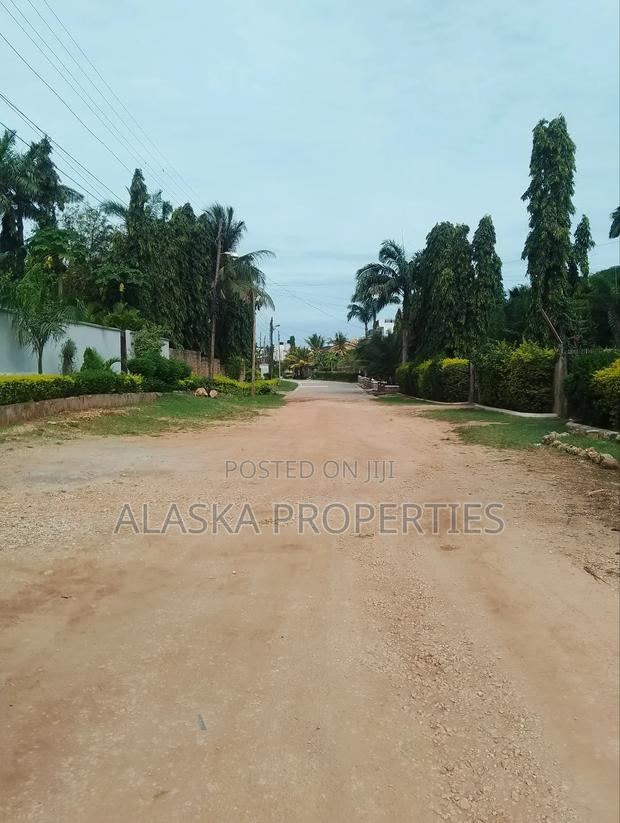 3/4 Prime Plot for Sale in Nyali Beach Road Estate - thumbnail 3