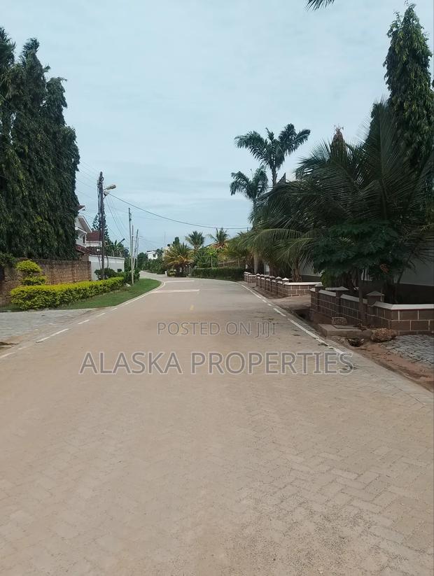 3/4 Prime Plot for Sale in Nyali Beach Road Estate - main view