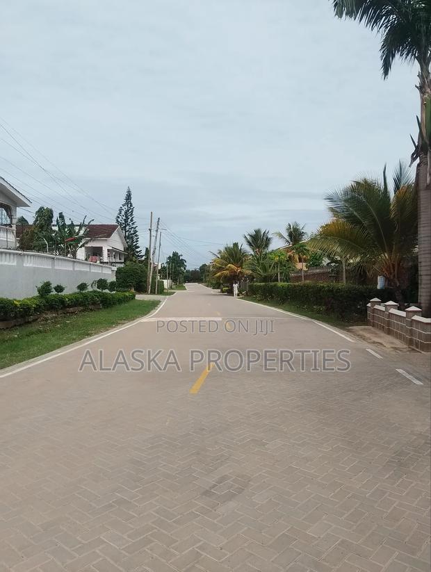 3/4 Prime Plot for Sale in Nyali Beach Road Estate - thumbnail 2