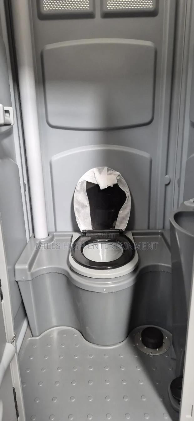 Portable Toilet - thumbnail 2