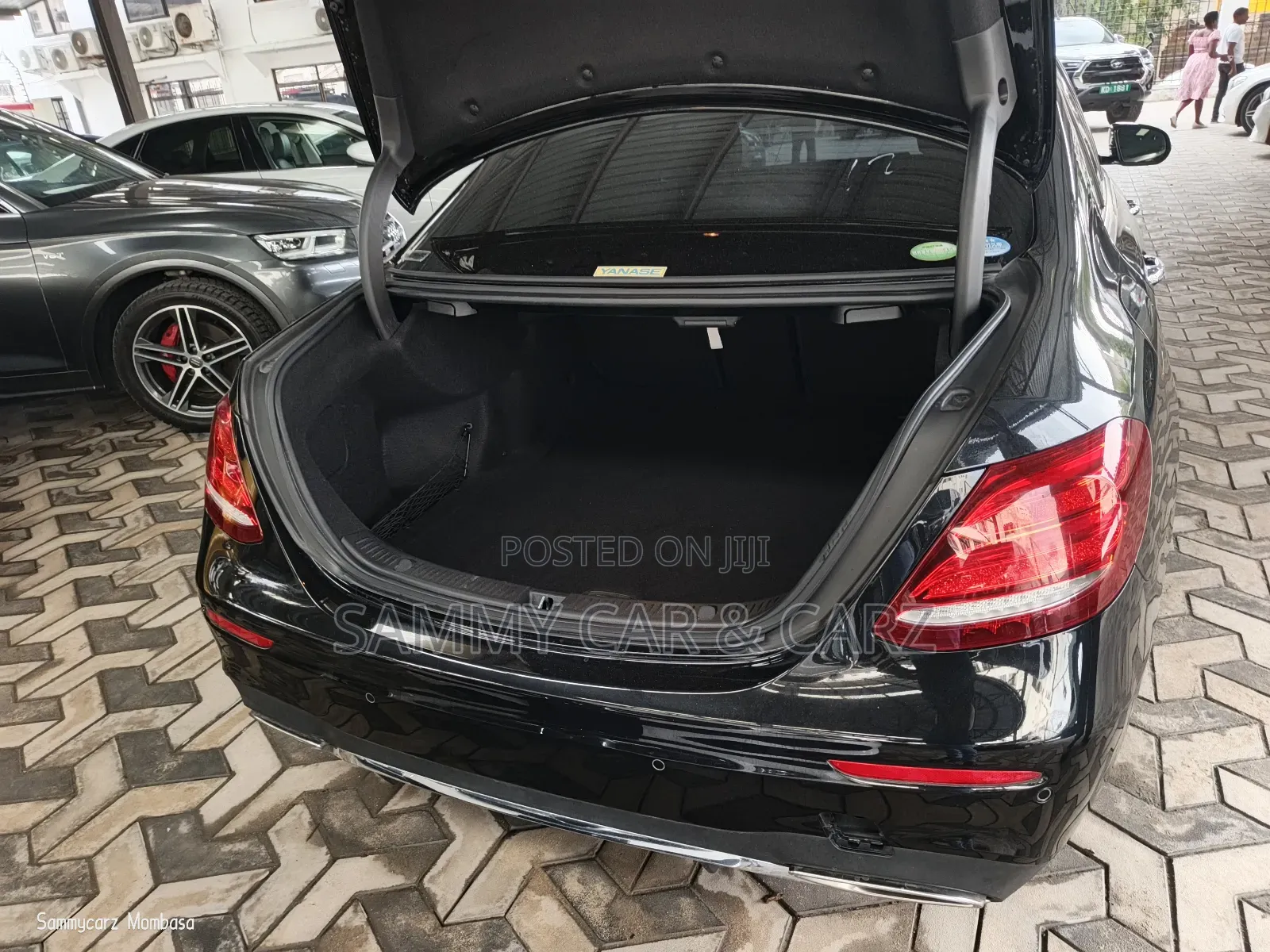 Mercedes-Benz 300E 2018 Black