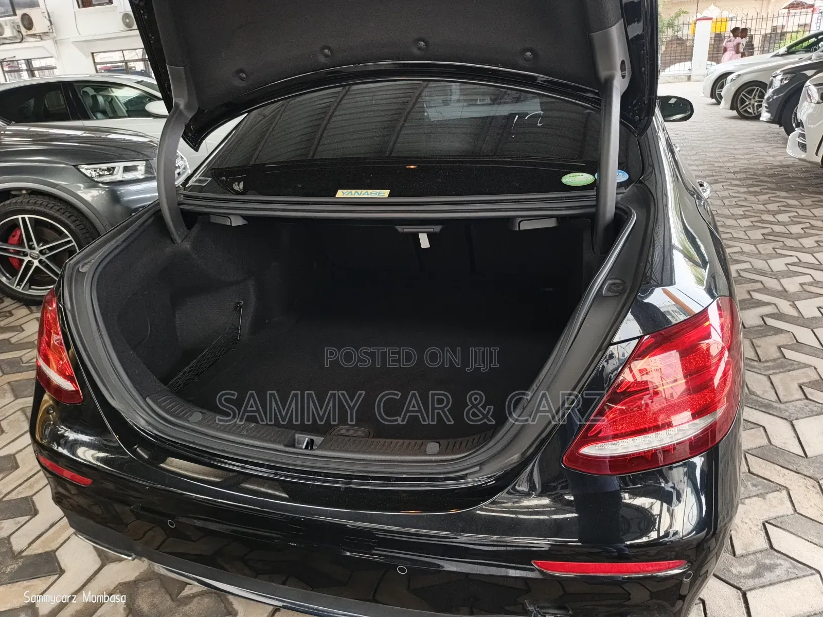 Mercedes-Benz 300E 2018 Black
