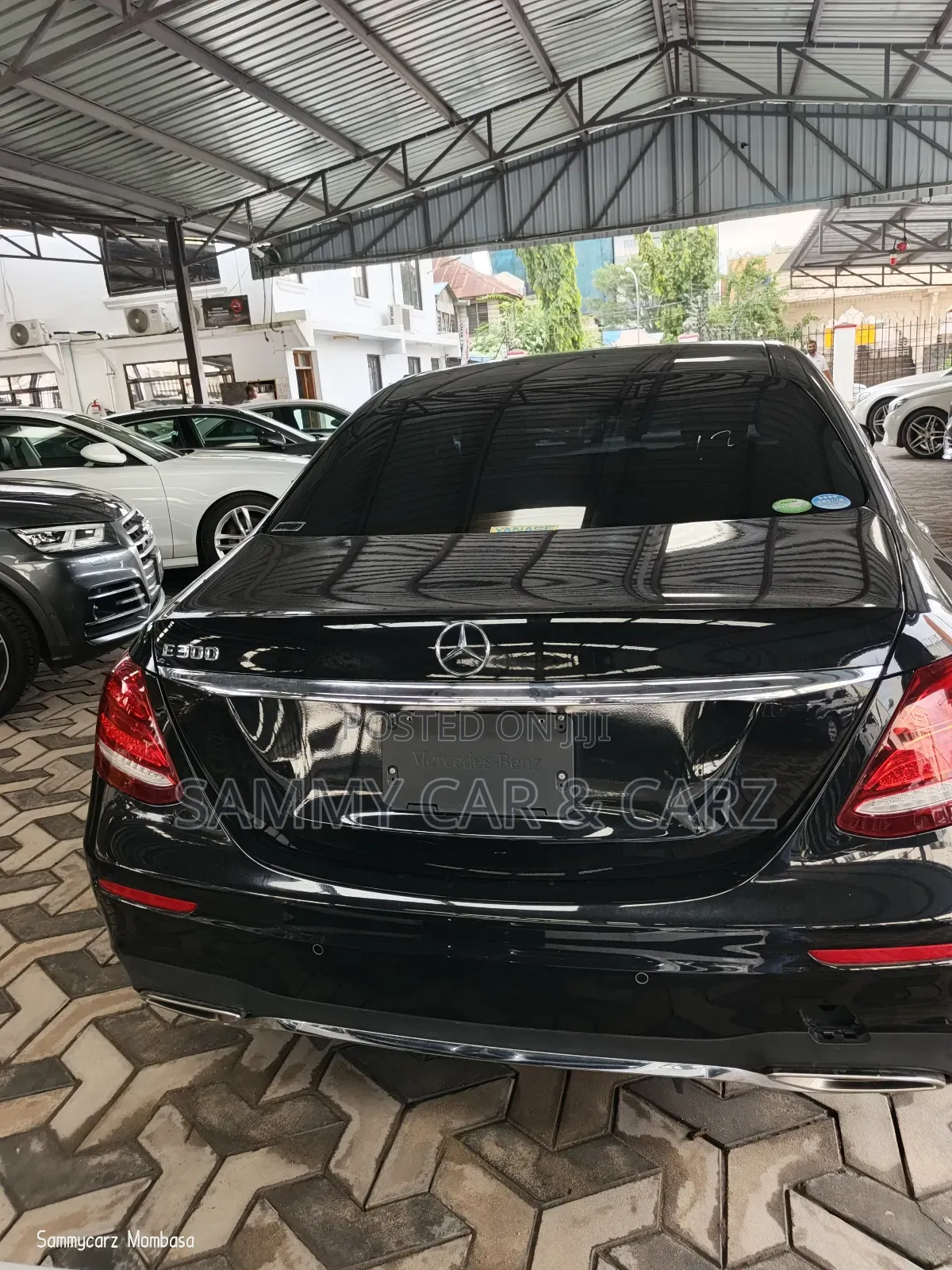 Mercedes-Benz 300E 2018 Black