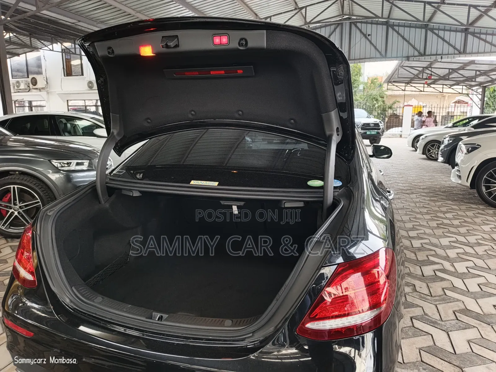 Mercedes-Benz 300E 2018 Black