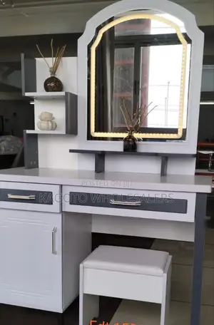 Executive Big Dressing Table With Sliding Mirror