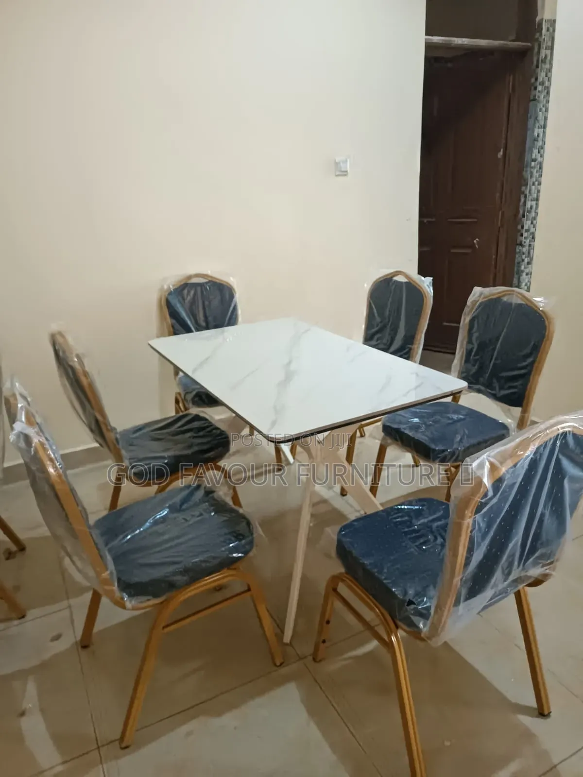 Vintage Modern Hotel Table Set With 6 Chairs Ftr6