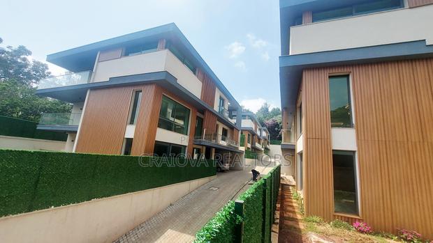 5bdrm Townhouse/Terrace in Lavington for sale - main view