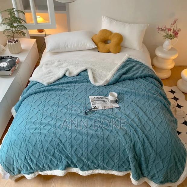 **Sherpha Fleece* Size 200×230cm Price: Single PCS